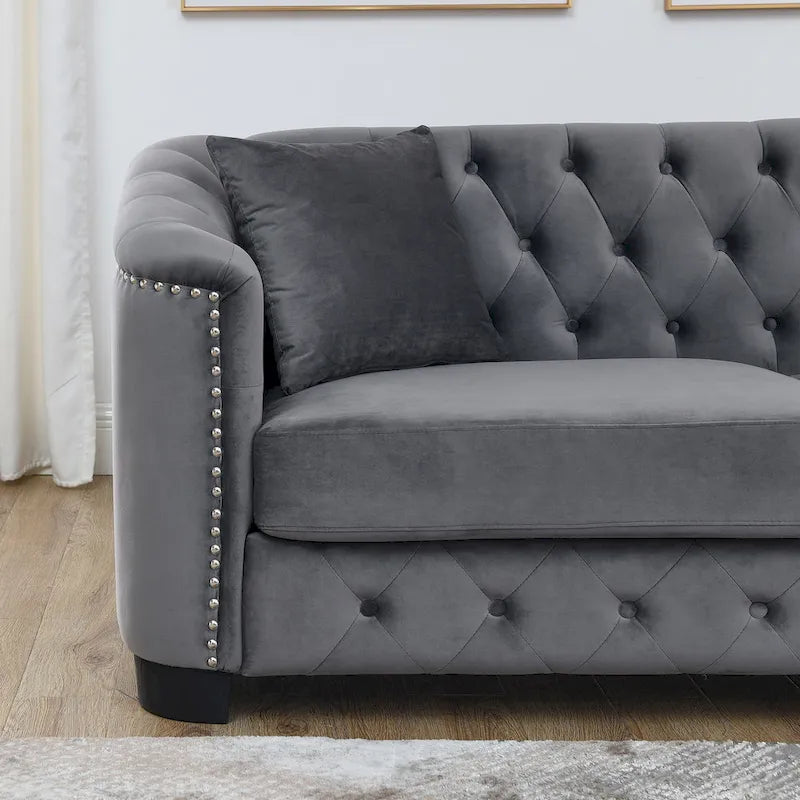 Divano a 3 posti Chester in velluto con bottoni capitonné da 195 cm – Beige / Grigio / Nero, con borchie decorative
