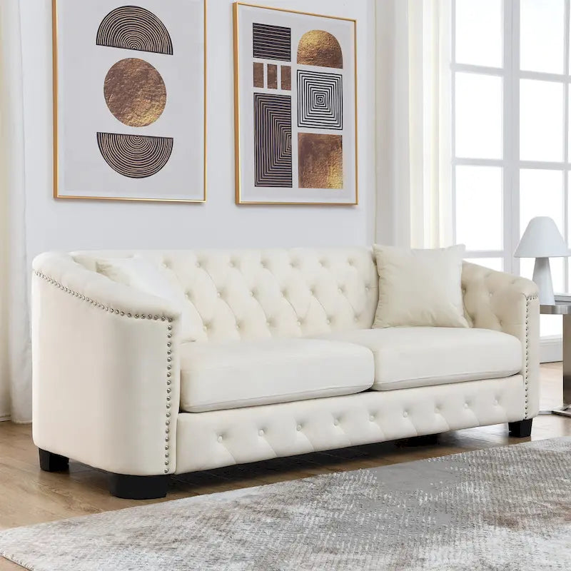 Divano a 3 posti Chester in velluto con bottoni capitonné da 195 cm – Beige / Grigio / Nero, con borchie decorative