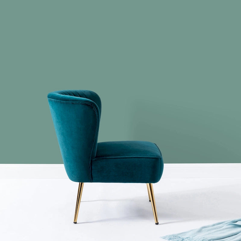 Poltroncina senza braccioli in velluto viola, schienale capitonné, gambe dorate, singolo