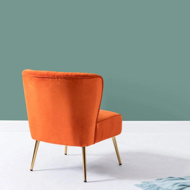 Poltroncina senza braccioli in velluto viola, schienale capitonné, gambe dorate, singolo
