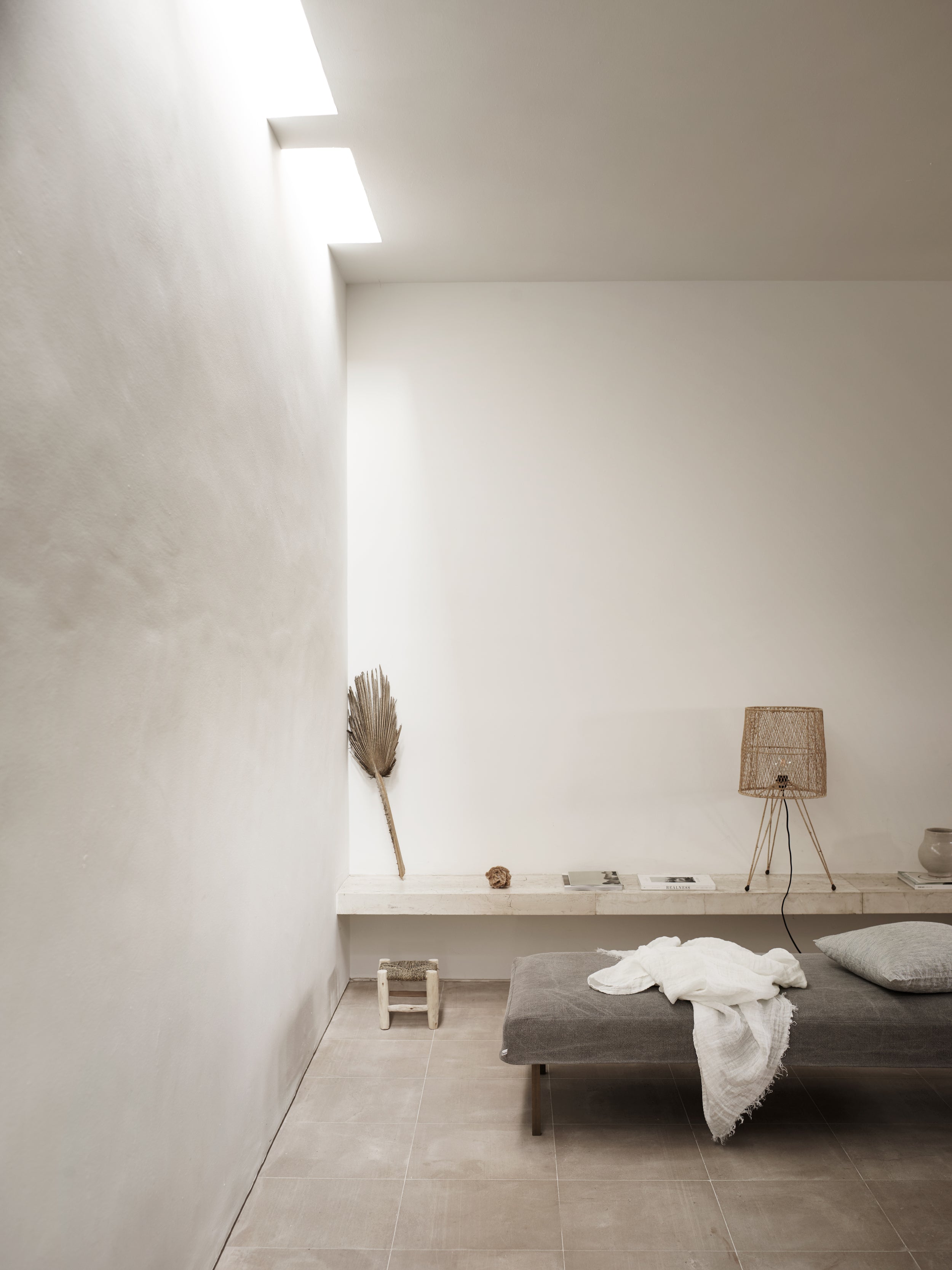 SGABELLO DOUM H 30, FOGLIE DI PALMA E LEGNO