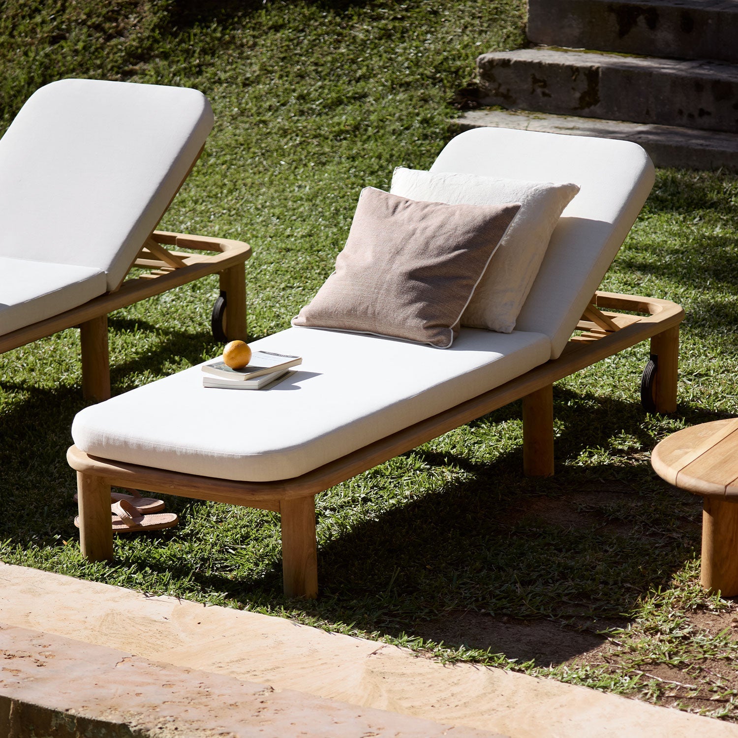 Lettino Prendisole in Teak con Cuscino, 210 x 70 x H 30 cm