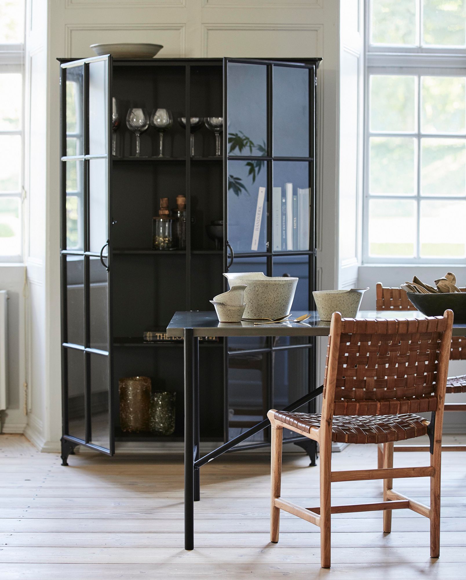 Armadietto, 2 ante, nero