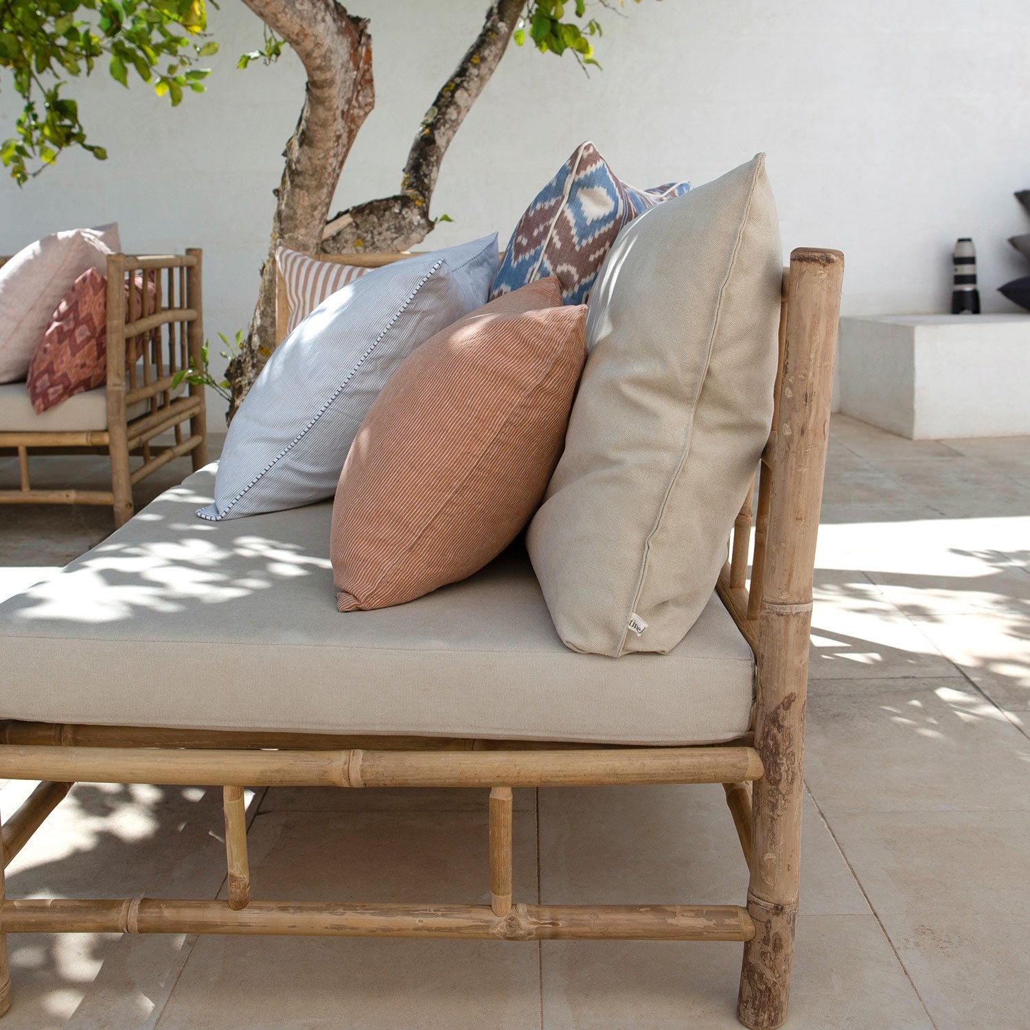POLTRONA LOUNGE IN BAMBÙ | CUSCINO BIANCO, SABBIA, GRIGIO O NERO